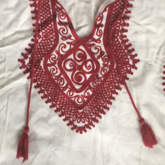 Aztec style blouse white and red. NWOT!✨ - Picture 2 of 7